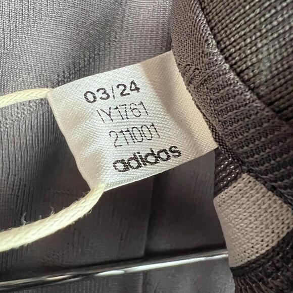 Real Madrid 2025 Adidas Third Authentic Jersey Charcoal Men’s 2XL | Fly Emirates - Picture 5 of 9